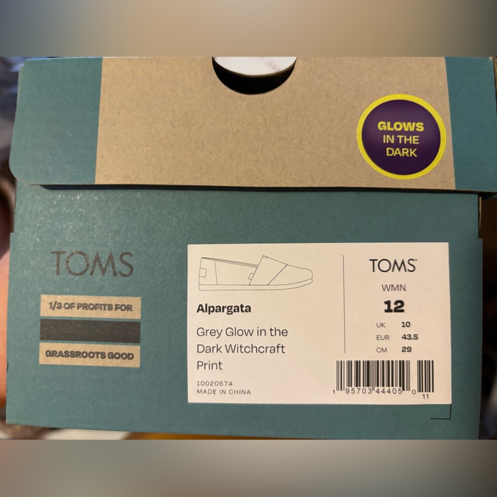 Tom’s Size 12 glow in the dark watch and cat shoes Halloween brand new w/box/tag - Picture 4 of 5